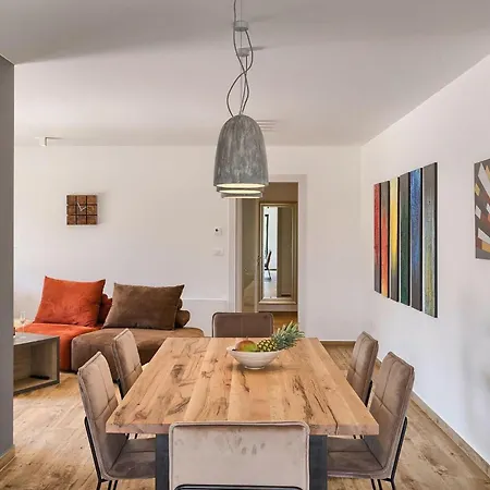 Momare Feriehus Pula