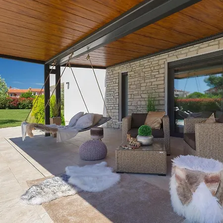 Momare Vikendica Pula